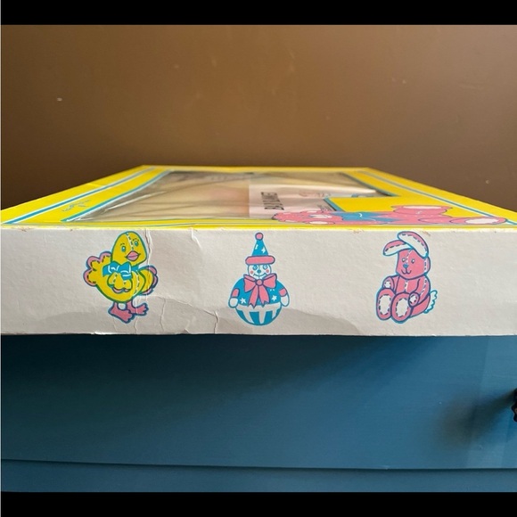 VTG 1960s NEW in original gift box- Rosebud Baby Blanket with satin edge - Picture 5 of 9